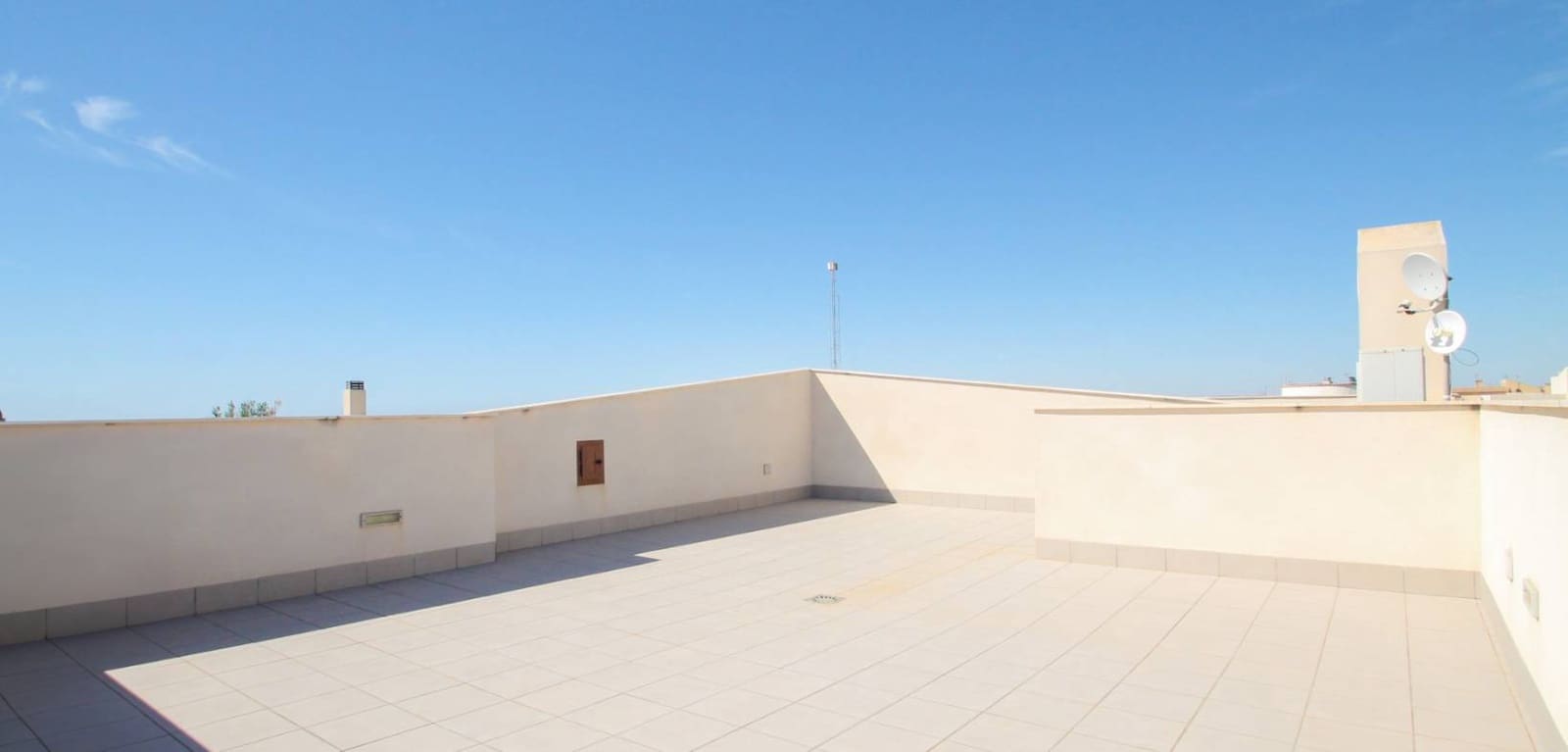 4 makuuhuone Huvila myytävänä paikassa Aguas Nuevas mukana uima-altaan 
autotalli - 1 190 000 € (Ref: 9231242)