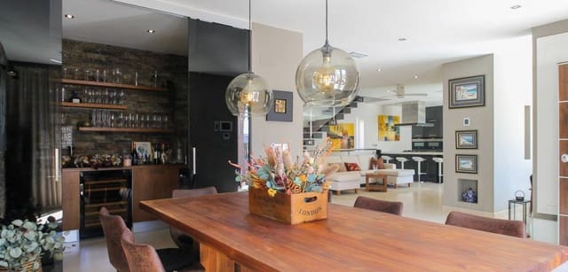 4 bedroom Villa for sale in Aguas Nuevas, Torrevieja with pool garage - € 1,190,000 (Ref: 9231242)