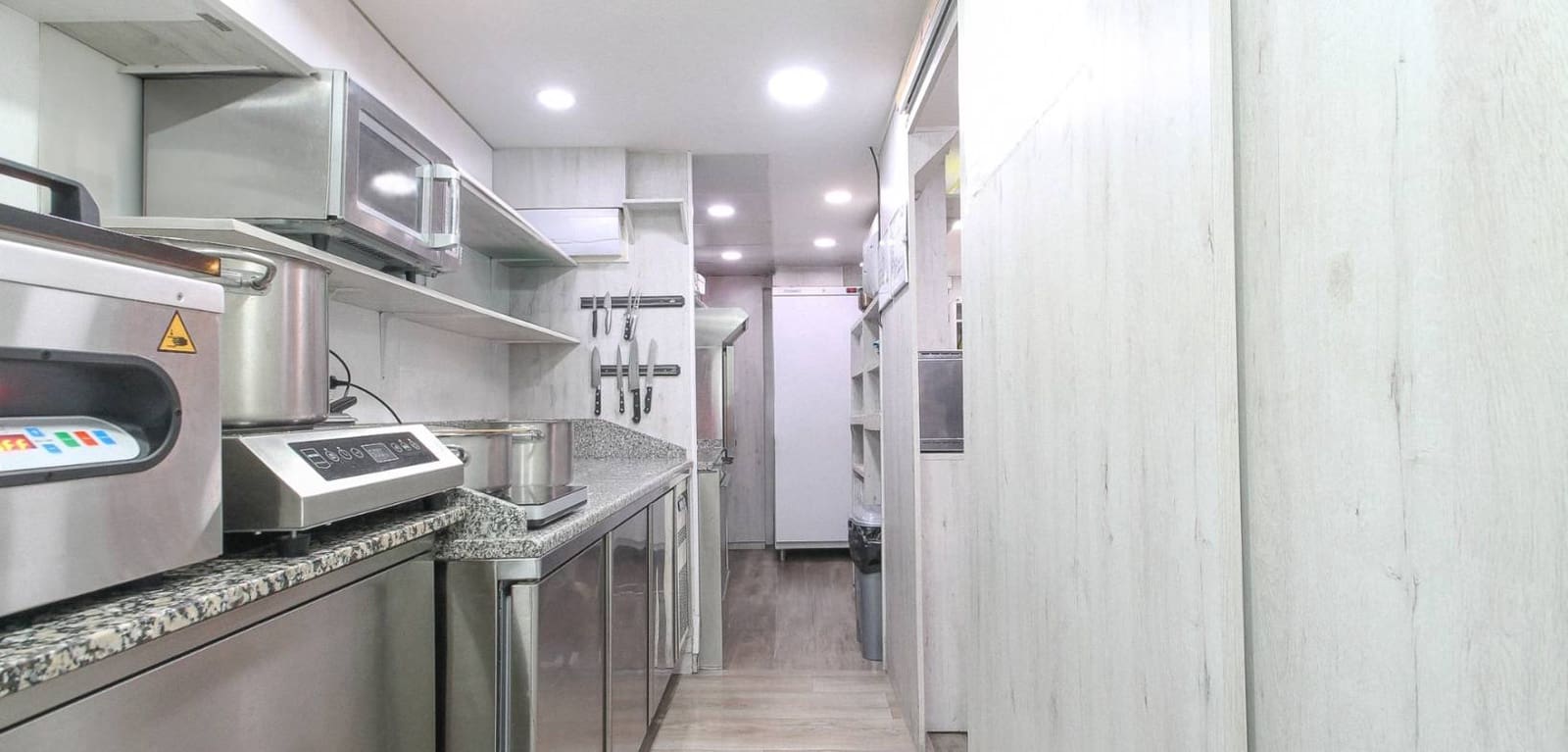 1 bedroom Commercial for sale in Alicante / Alacant city - € 295,000 (Ref: 9499935)