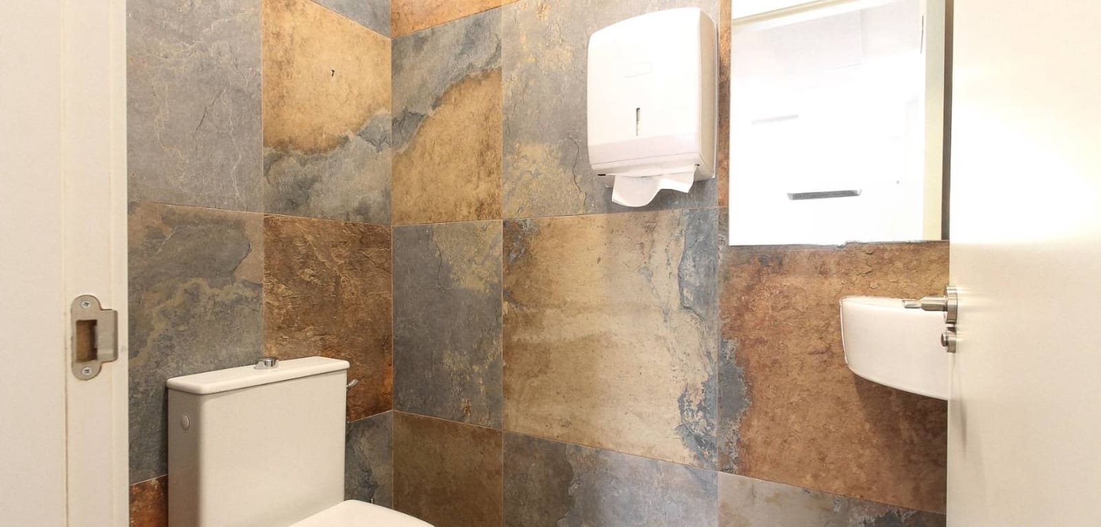 Local Comercial de 1 habitación en Playa de San Juan en venta - 65.000 € (Ref: 9720763)