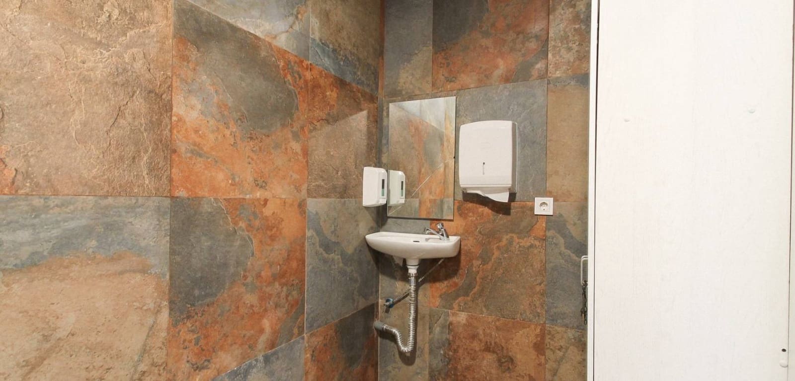 Local Comercial de 1 habitación en Playa de San Juan en venta - 65.000 € (Ref: 9720763)