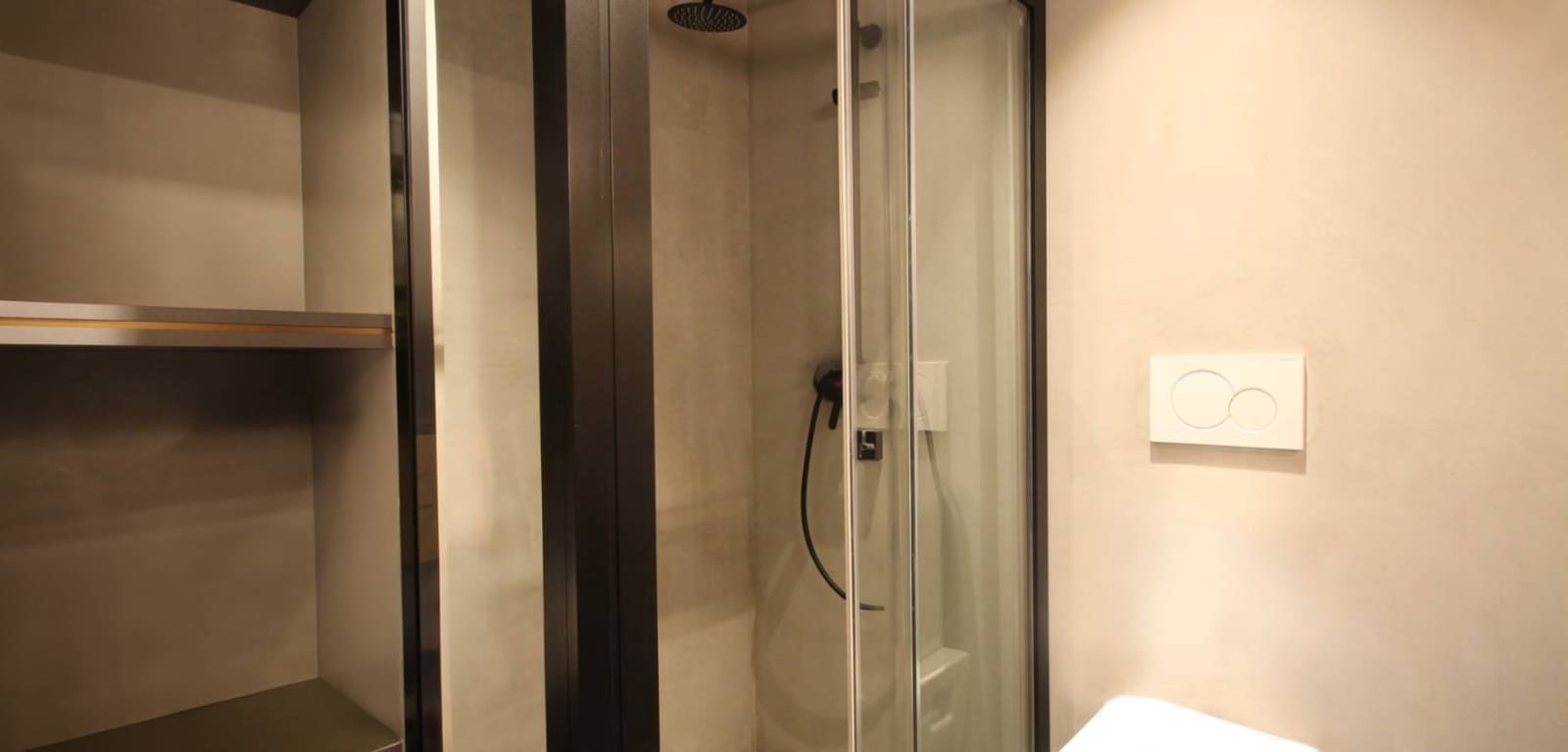 1 bedroom Commercial for rent in Alicante / Alacant city - € 2,200 (Ref: 9938593)