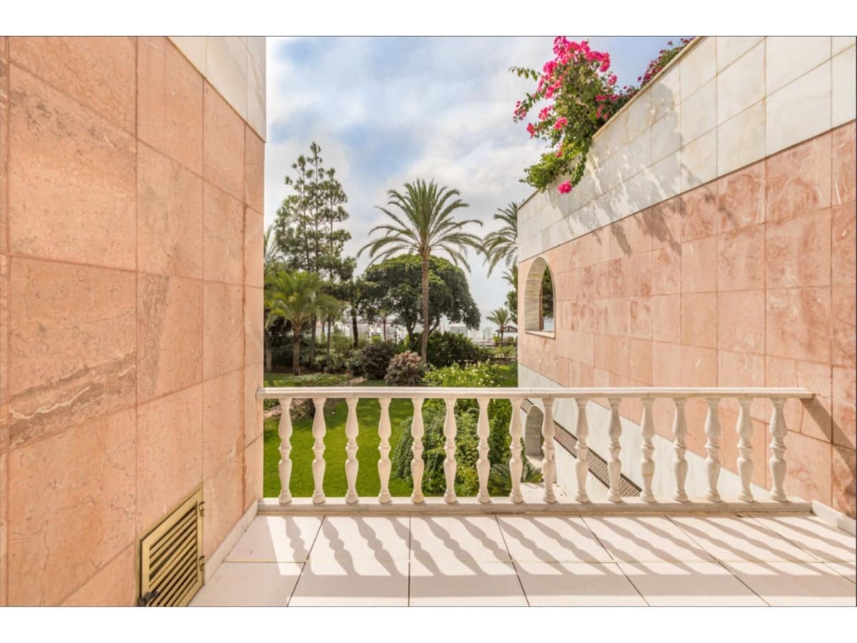 3 bedroom Apartment for sale in Marbella with pool - € 2,200,000 (Ref: 6443794)