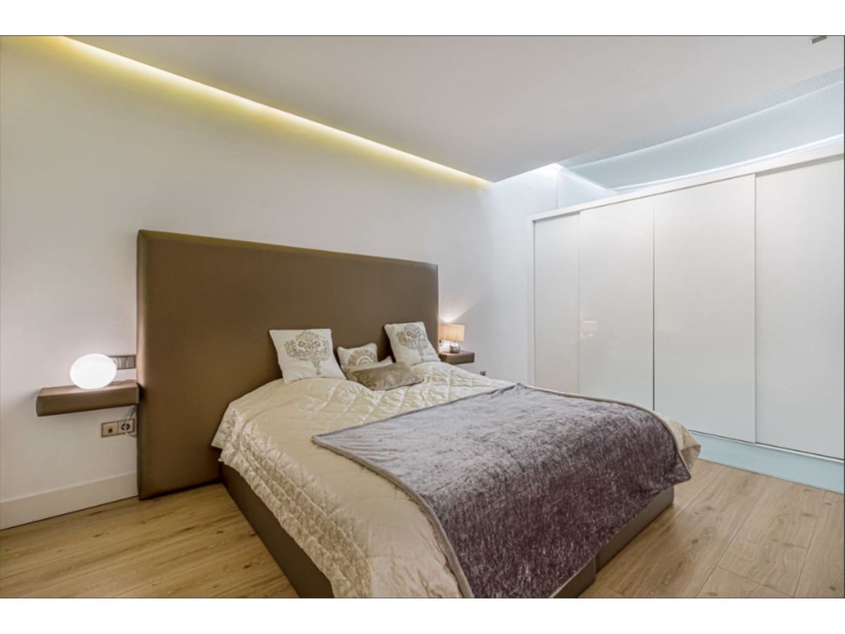 3 bedroom Apartment for sale in Marbella with pool - € 2,200,000 (Ref: 6443794)