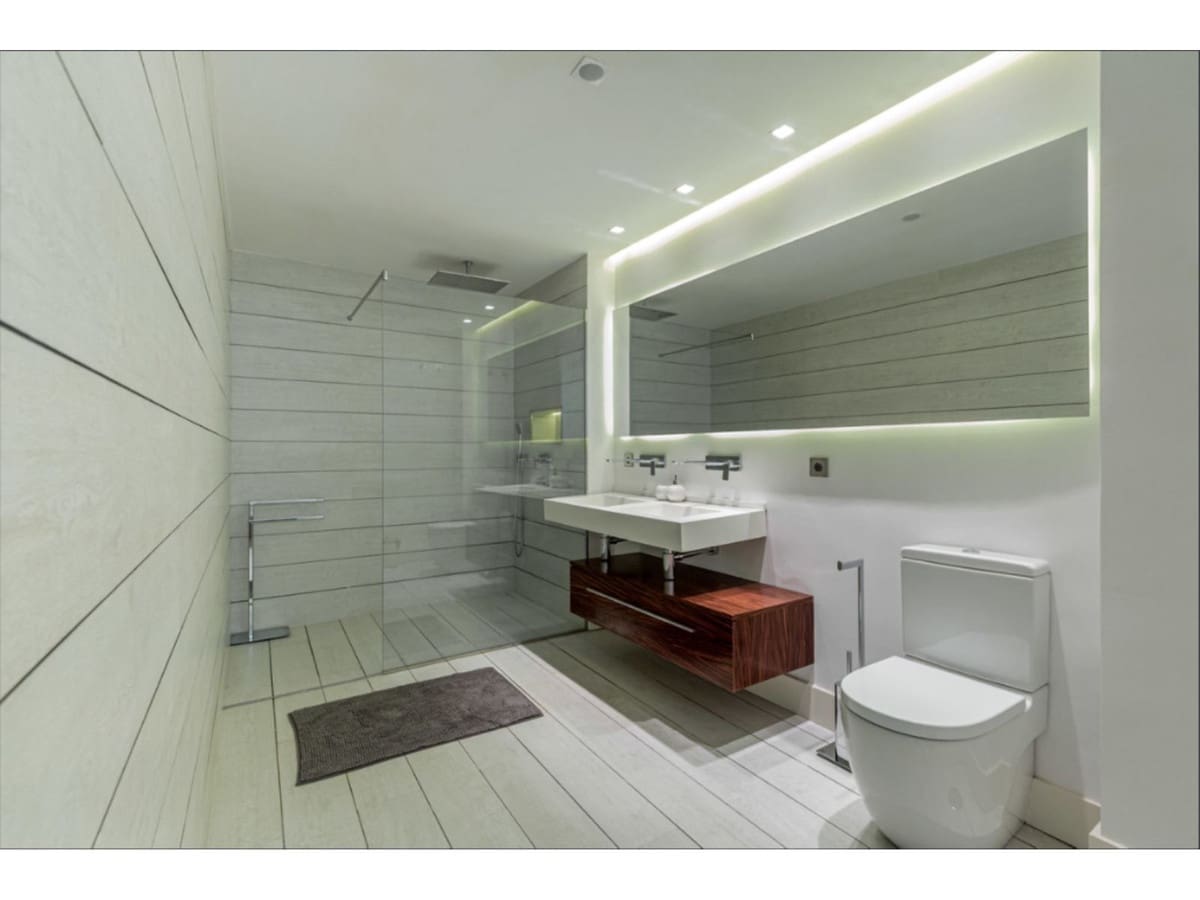 3 bedroom Apartment for sale in Marbella with pool - € 2,200,000 (Ref: 6443794)