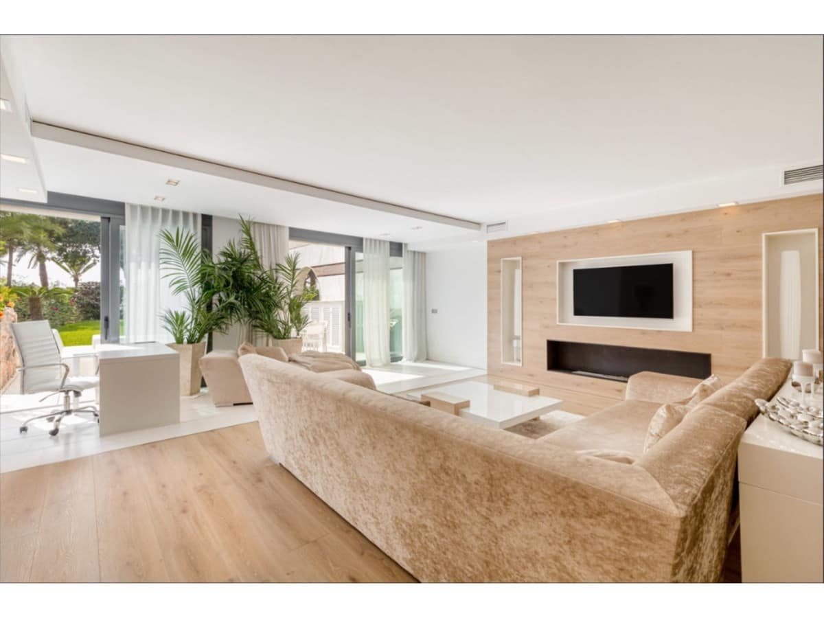 3 bedroom Apartment for sale in Marbella with pool - € 2,200,000 (Ref: 6443794)