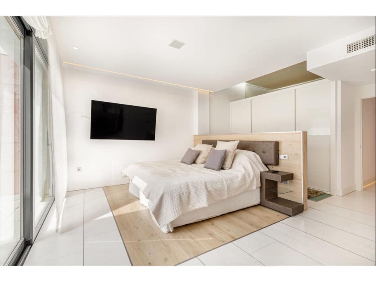 3 bedroom Apartment for sale in Marbella with pool - € 2,200,000 (Ref: 6443794)