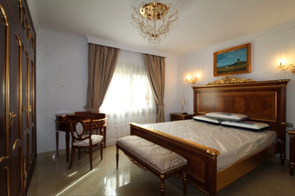 8 bedroom Villa for sale in San Pedro de Alcantara with pool - € 6,000,000 (Ref: 6452854)