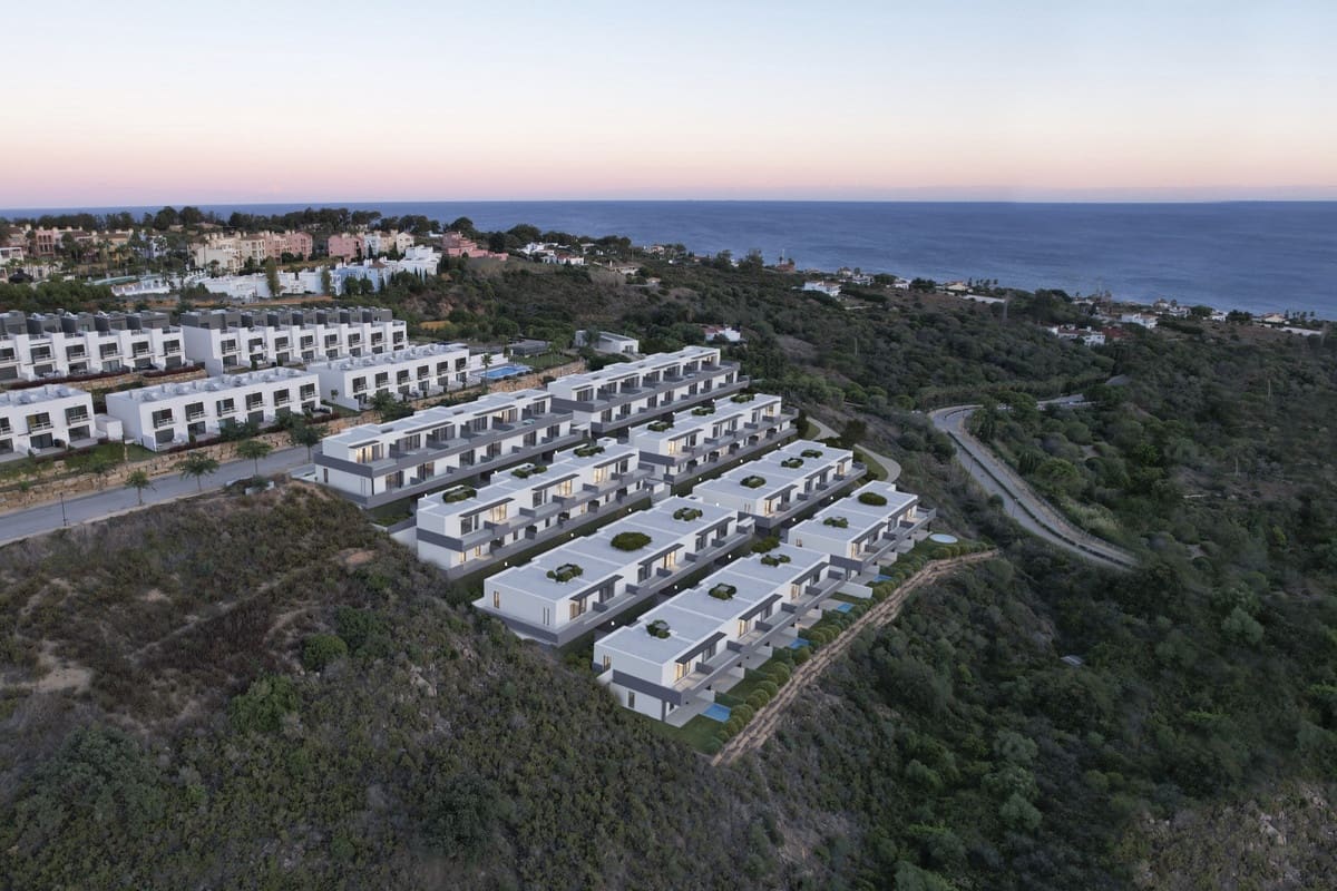 4 soveværelse Byhus til salg i Manilva med swimmingpool - € 483.000 (Ref: 6524858)