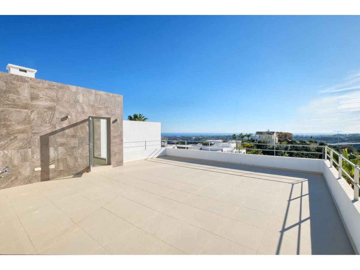 4 bedroom Villa for sale in Benahavis with pool - € 2,200,000 (Ref: 6822363)