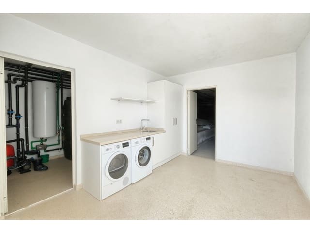 4 bedroom Villa for sale in Benahavís with pool - € 2,200,000 (Ref: 6822363)