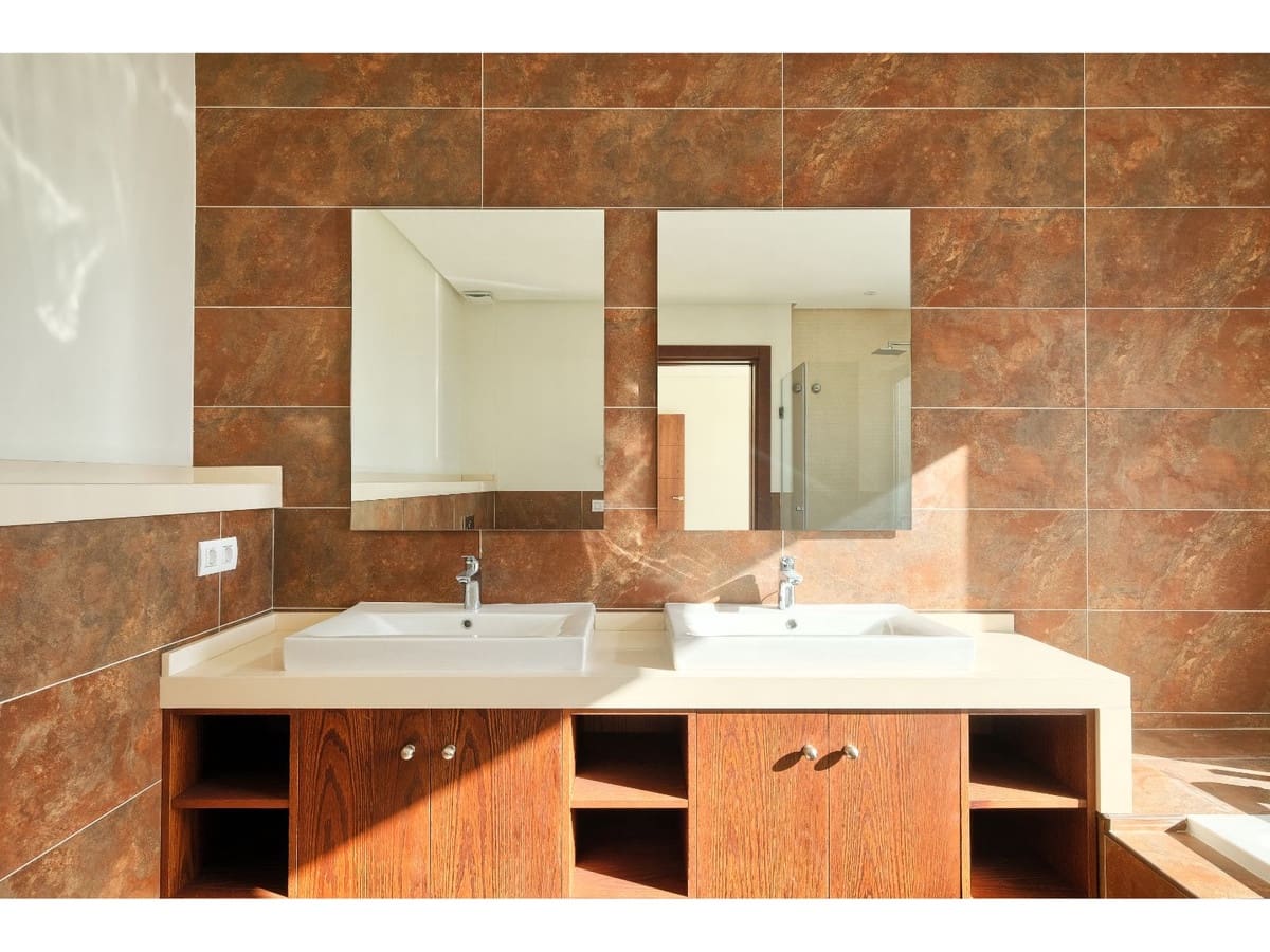 4 bedroom Villa for sale in Benahavis with pool - € 2,200,000 (Ref: 6822363)