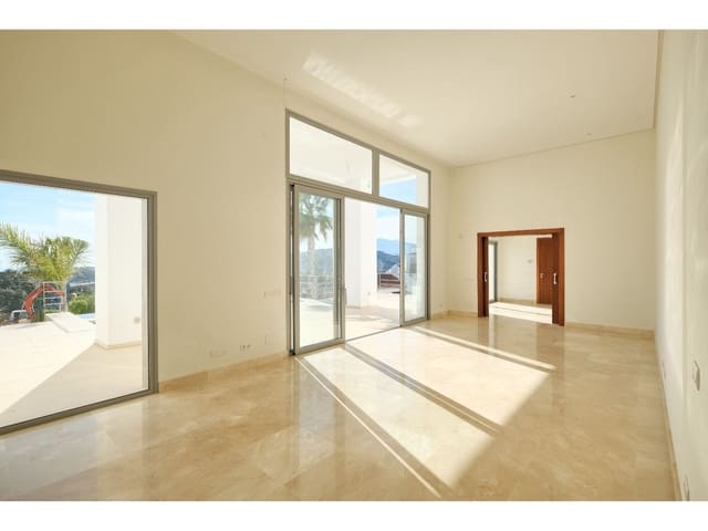 4 bedroom Villa for sale in Benahavís with pool - € 2,200,000 (Ref: 6822363)