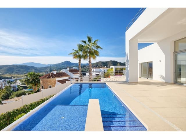 4 bedroom Villa for sale in Benahavís with pool - € 2,200,000 (Ref: 6822363)