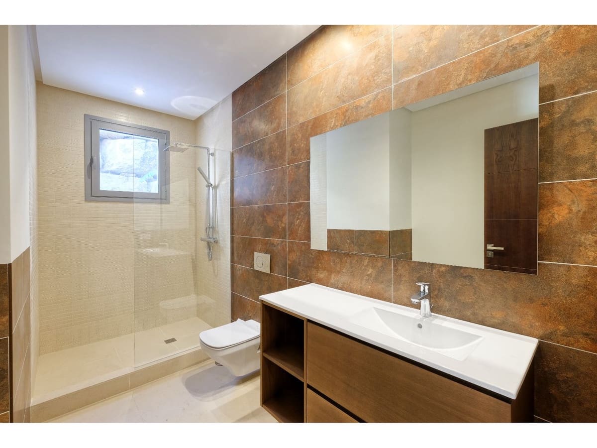 4 bedroom Villa for sale in Benahavis with pool - € 2,200,000 (Ref: 6822363)