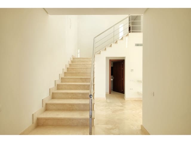 4 bedroom Villa for sale in Benahavís with pool - € 2,200,000 (Ref: 6822363)