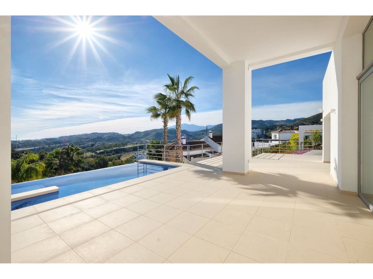 4 bedroom Villa for sale in Benahavis with pool - € 2,200,000 (Ref: 6822363)