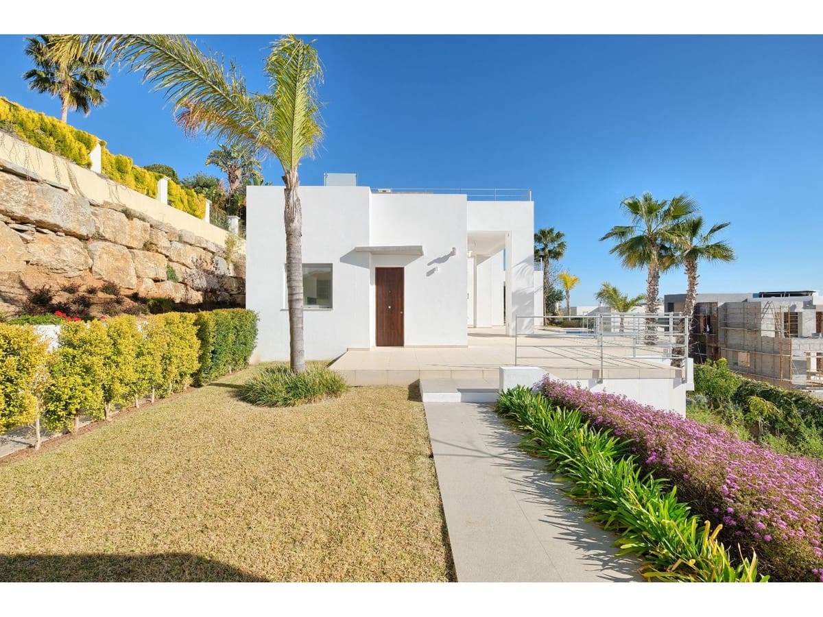 4 bedroom Villa for sale in Benahavis with pool - € 2,200,000 (Ref: 6822363)