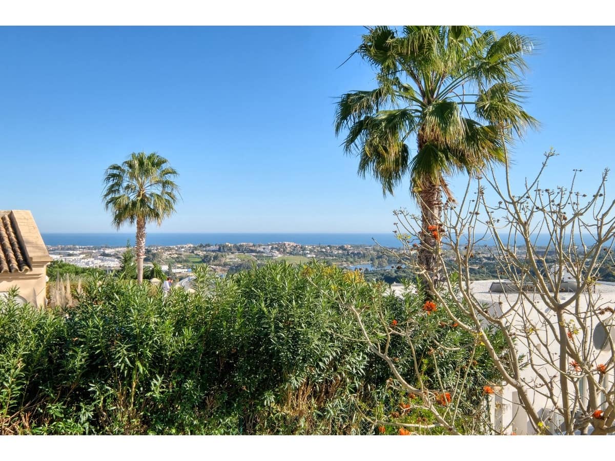 4 bedroom Villa for sale in Benahavis with pool - € 2,200,000 (Ref: 6822363)