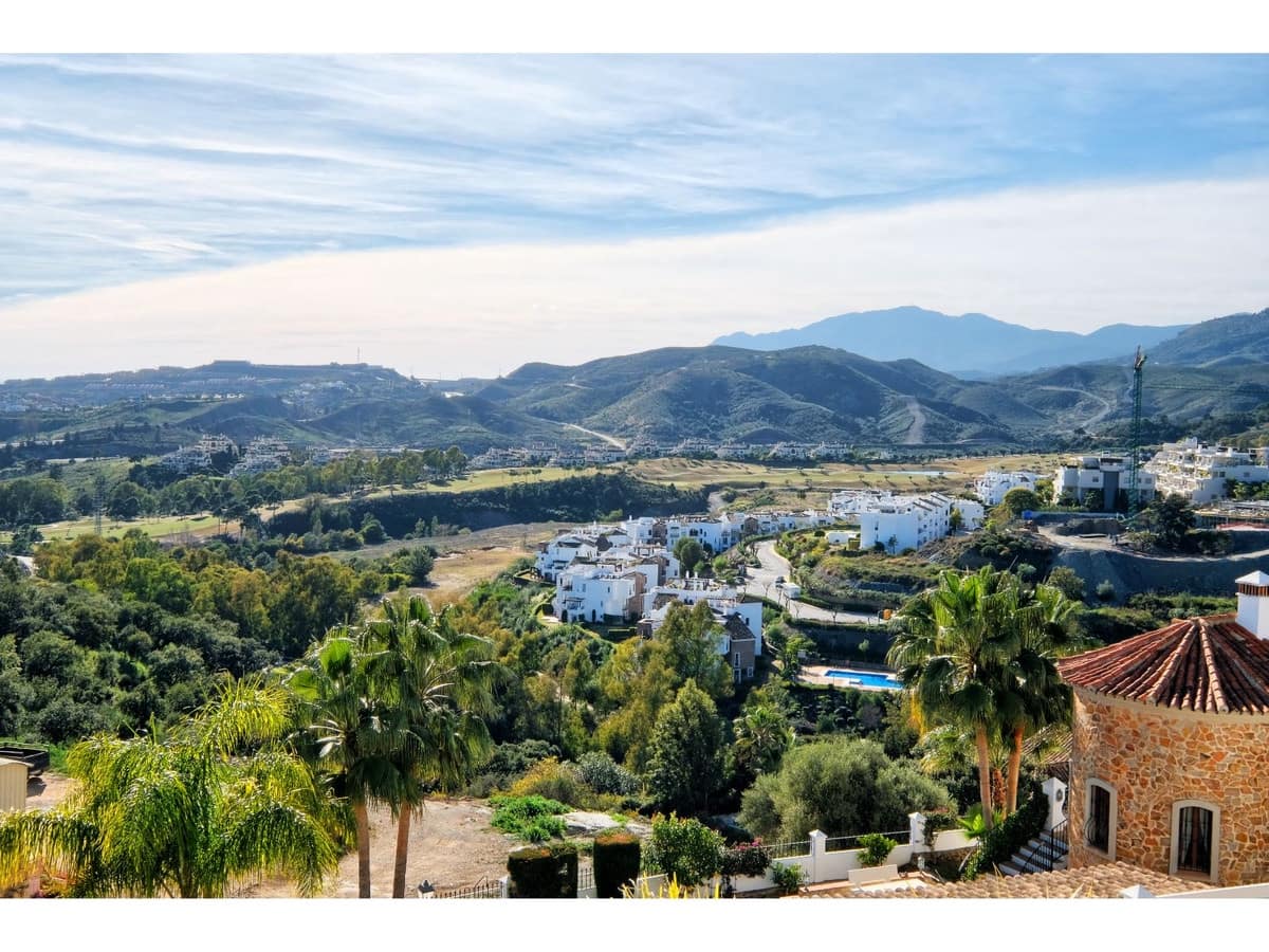 4 bedroom Villa for sale in Benahavis with pool - € 2,200,000 (Ref: 6822363)