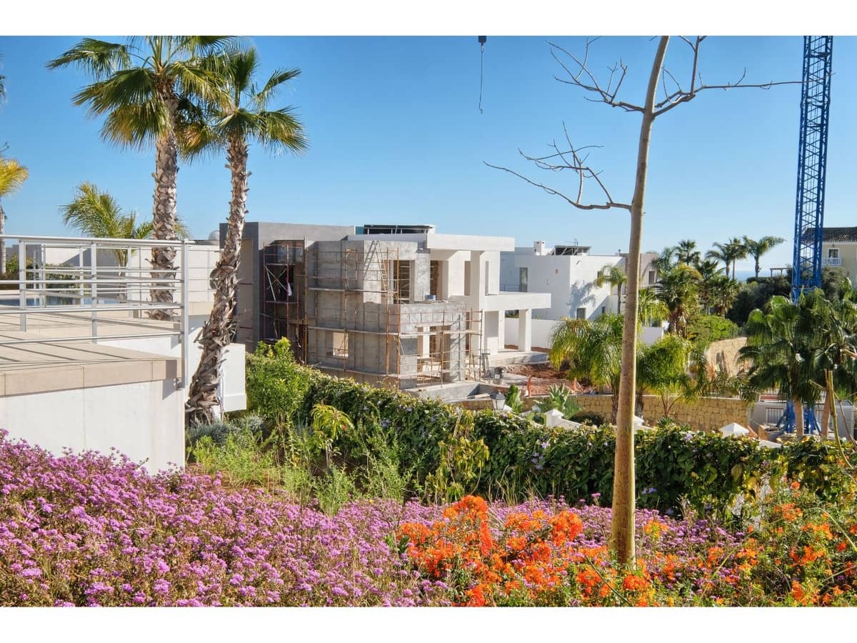 4 bedroom Villa for sale in Benahavis with pool - € 2,200,000 (Ref: 6822363)