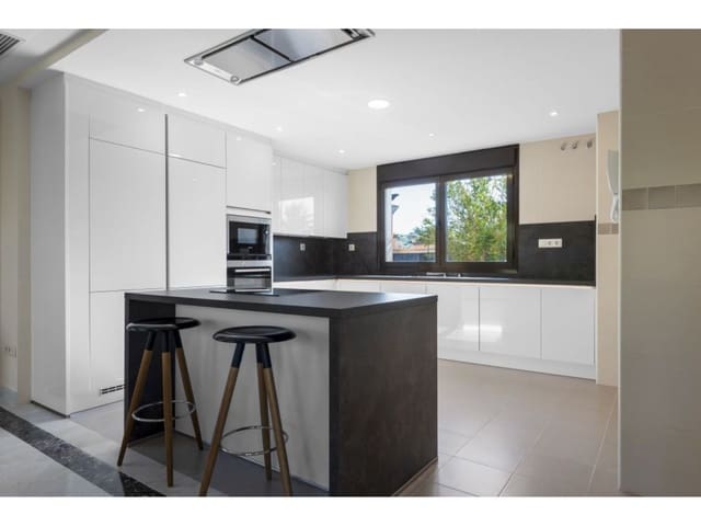 3 Zimmer Villa zu verkaufen in Centro, Estepona mit Pool - 756.413 € (Ref: 7527096)