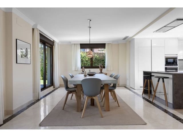 3 Zimmer Villa zu verkaufen in Centro, Estepona mit Pool - 756.413 € (Ref: 7527096)