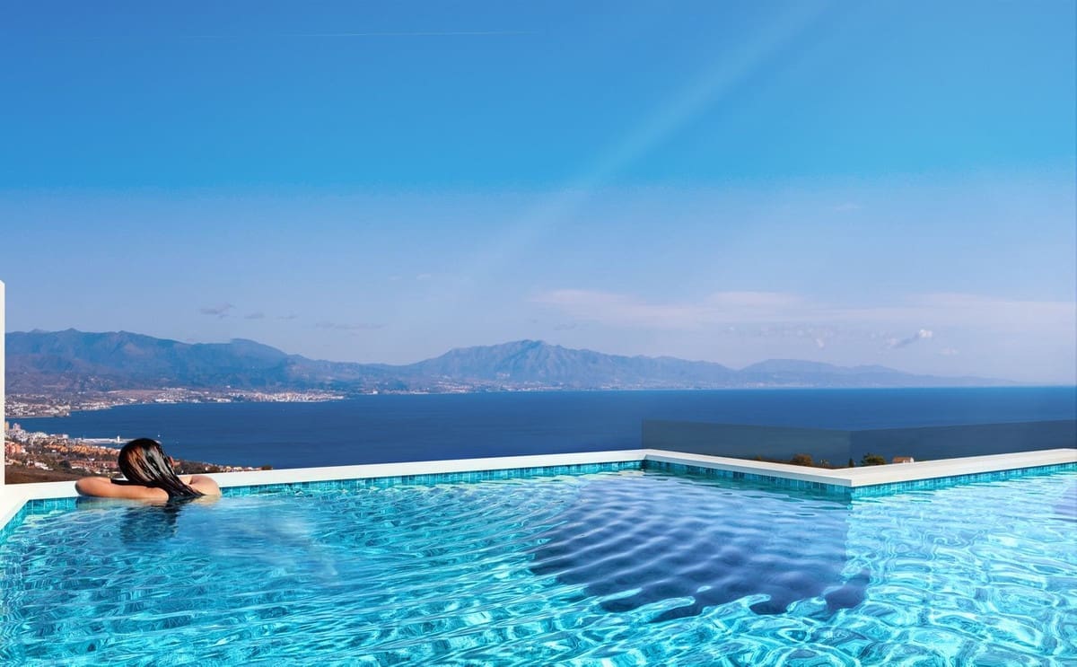 3 soveværelse Byhus til salg i Manilva med swimmingpool - € 595.000 (Ref: 7800814)