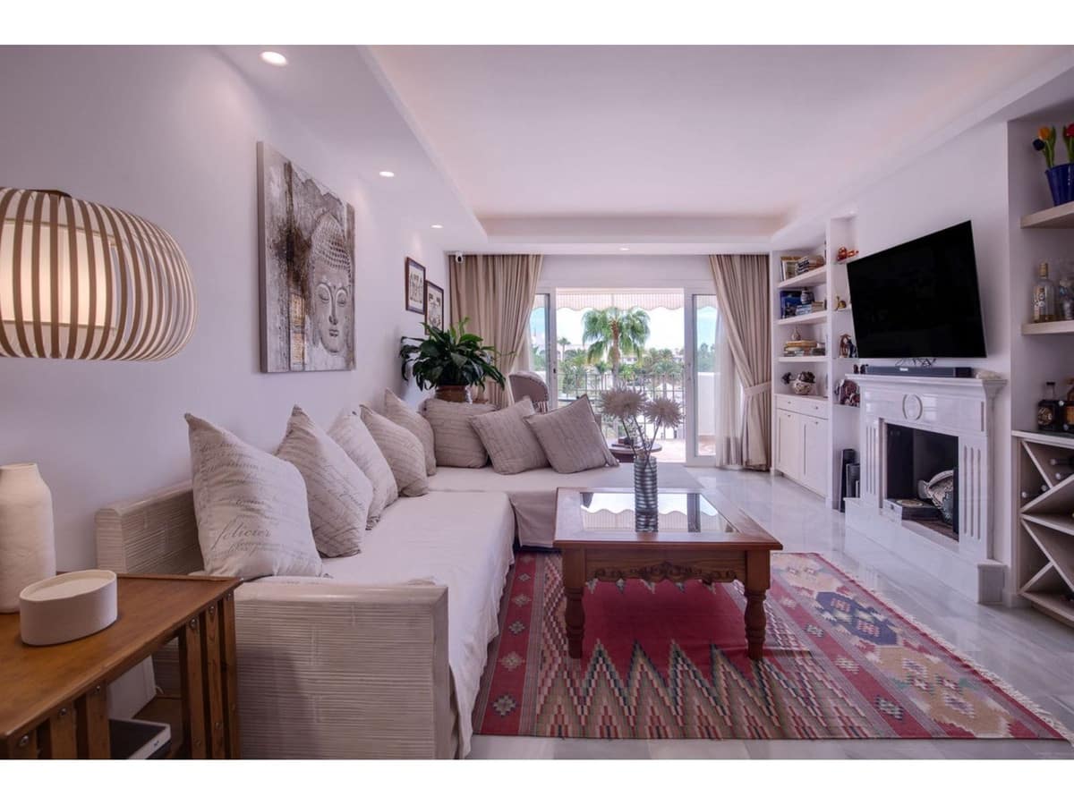 2 bedroom Apartment for sale in Marbella with pool - € 885,000 (Ref: 7853122)