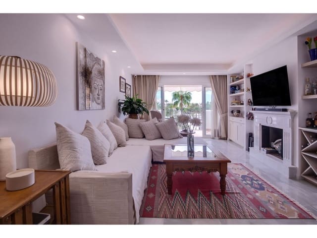 2 bedroom Apartment for sale in Marbella with pool - € 885,000 (Ref: 7853122)