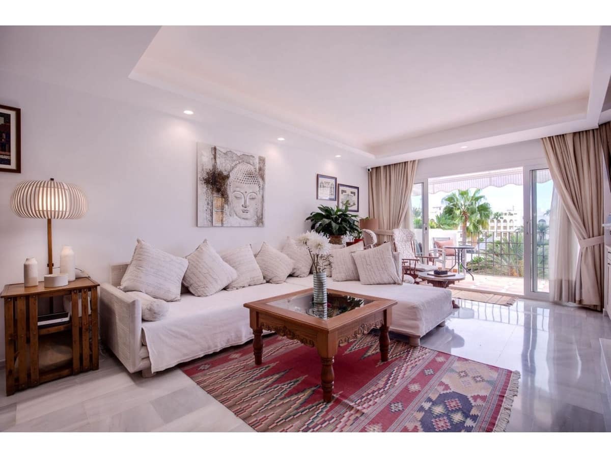 2 bedroom Apartment for sale in Marbella with pool - € 885,000 (Ref: 7853122)