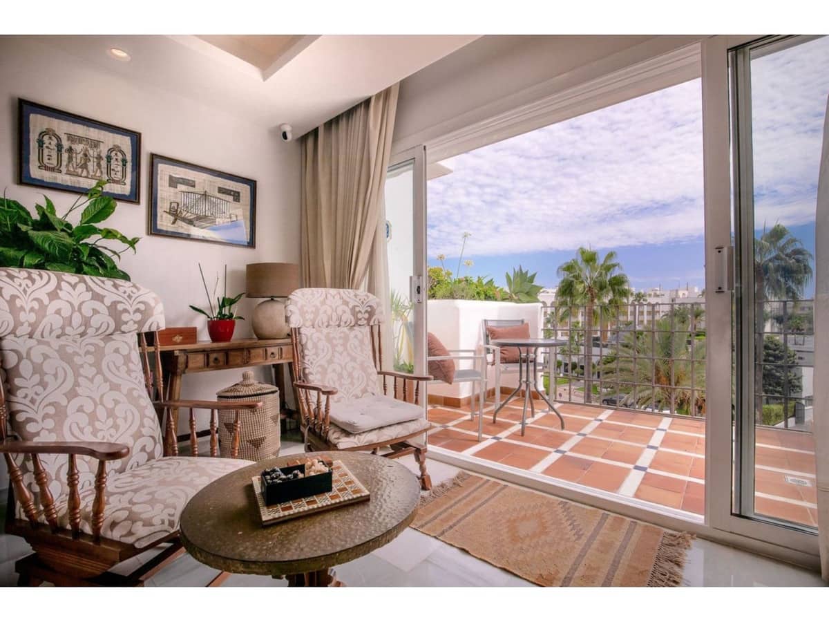 2 bedroom Apartment for sale in Marbella with pool - € 885,000 (Ref: 7853122)