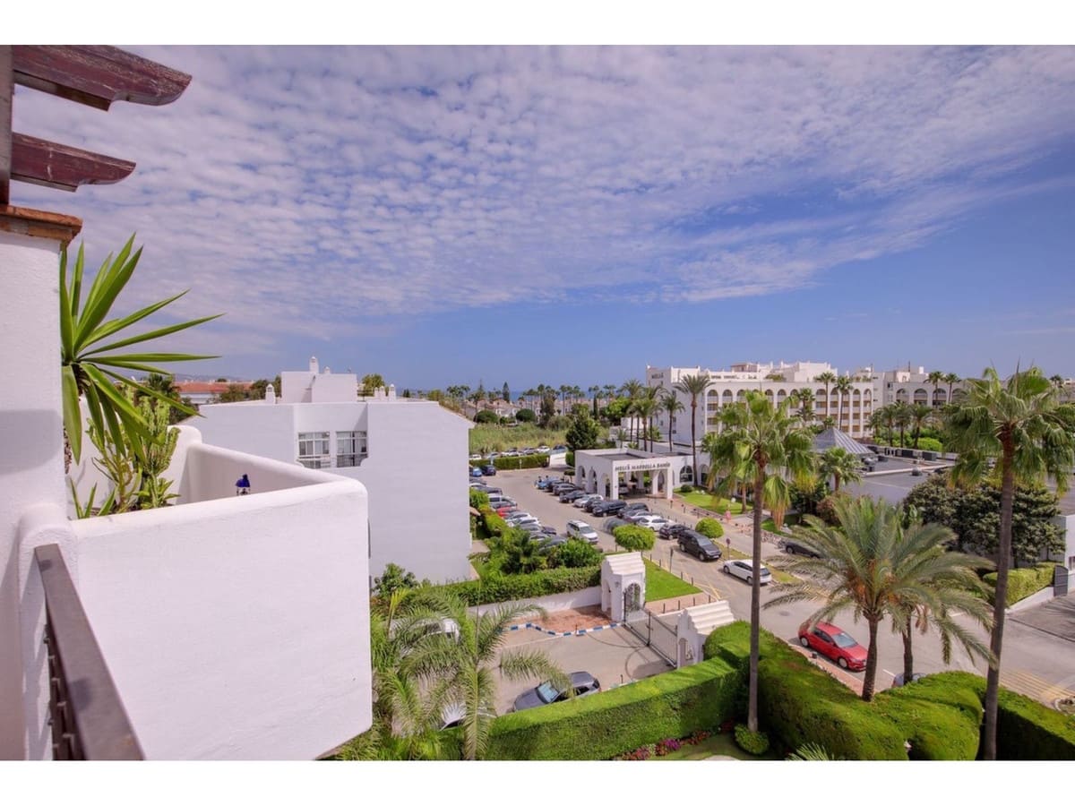 2 bedroom Apartment for sale in Marbella with pool - € 885,000 (Ref: 7853122)