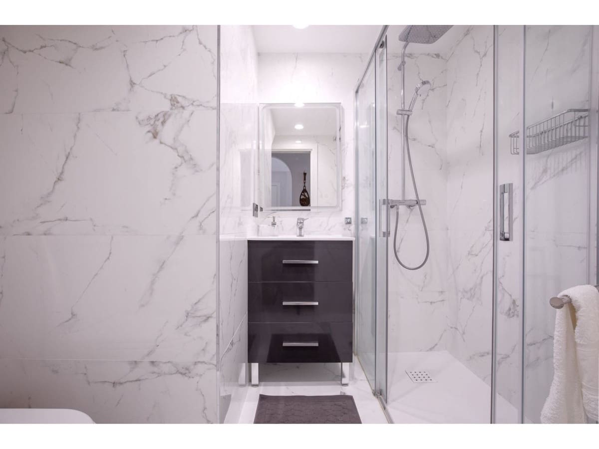 2 bedroom Apartment for sale in Marbella with pool - € 885,000 (Ref: 7853122)