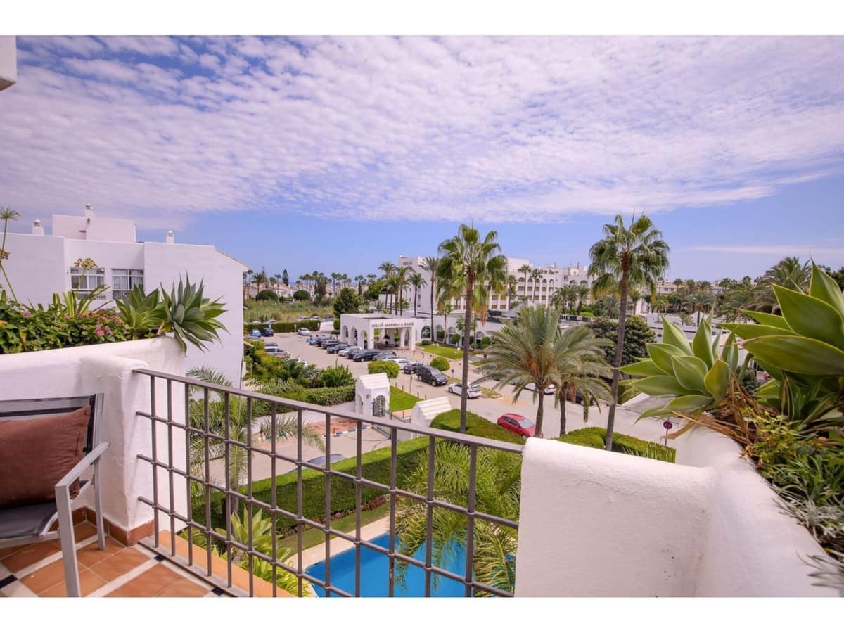 2 bedroom Apartment for sale in Marbella with pool - € 885,000 (Ref: 7853122)