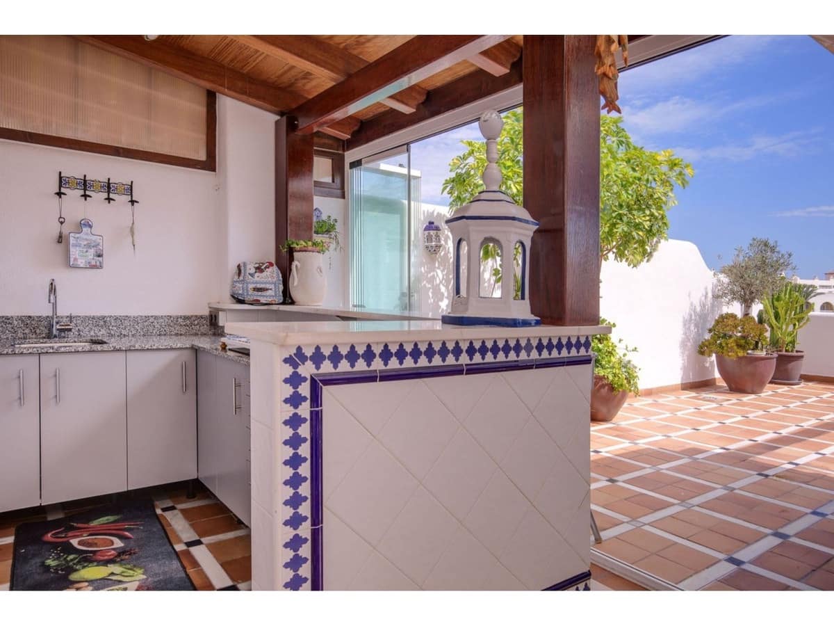 2 bedroom Apartment for sale in Marbella with pool - € 885,000 (Ref: 7853122)