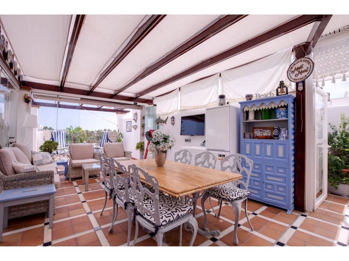 2 bedroom Apartment for sale in Marbella with pool - € 885,000 (Ref: 7853122)