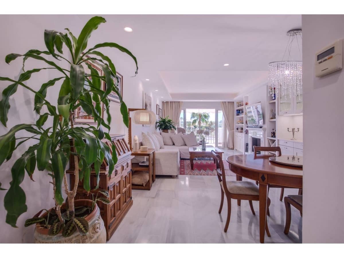 2 bedroom Apartment for sale in Marbella with pool - € 885,000 (Ref: 7853122)