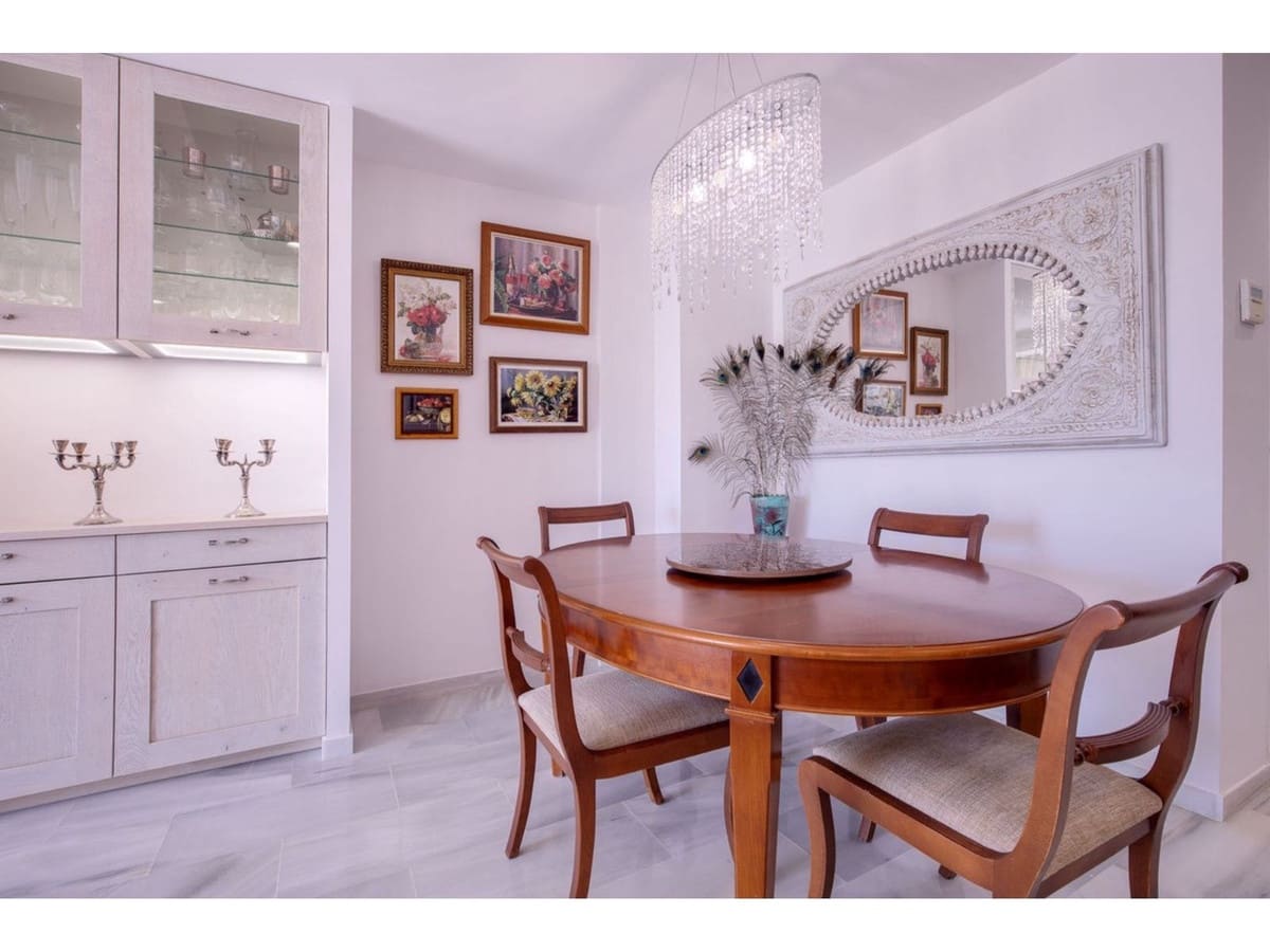 2 bedroom Apartment for sale in Marbella with pool - € 885,000 (Ref: 7853122)