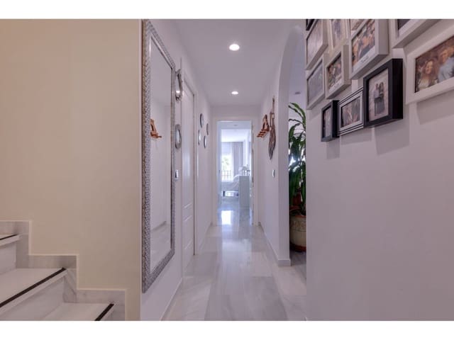 2 bedroom Apartment for sale in Marbella with pool - € 885,000 (Ref: 7853122)