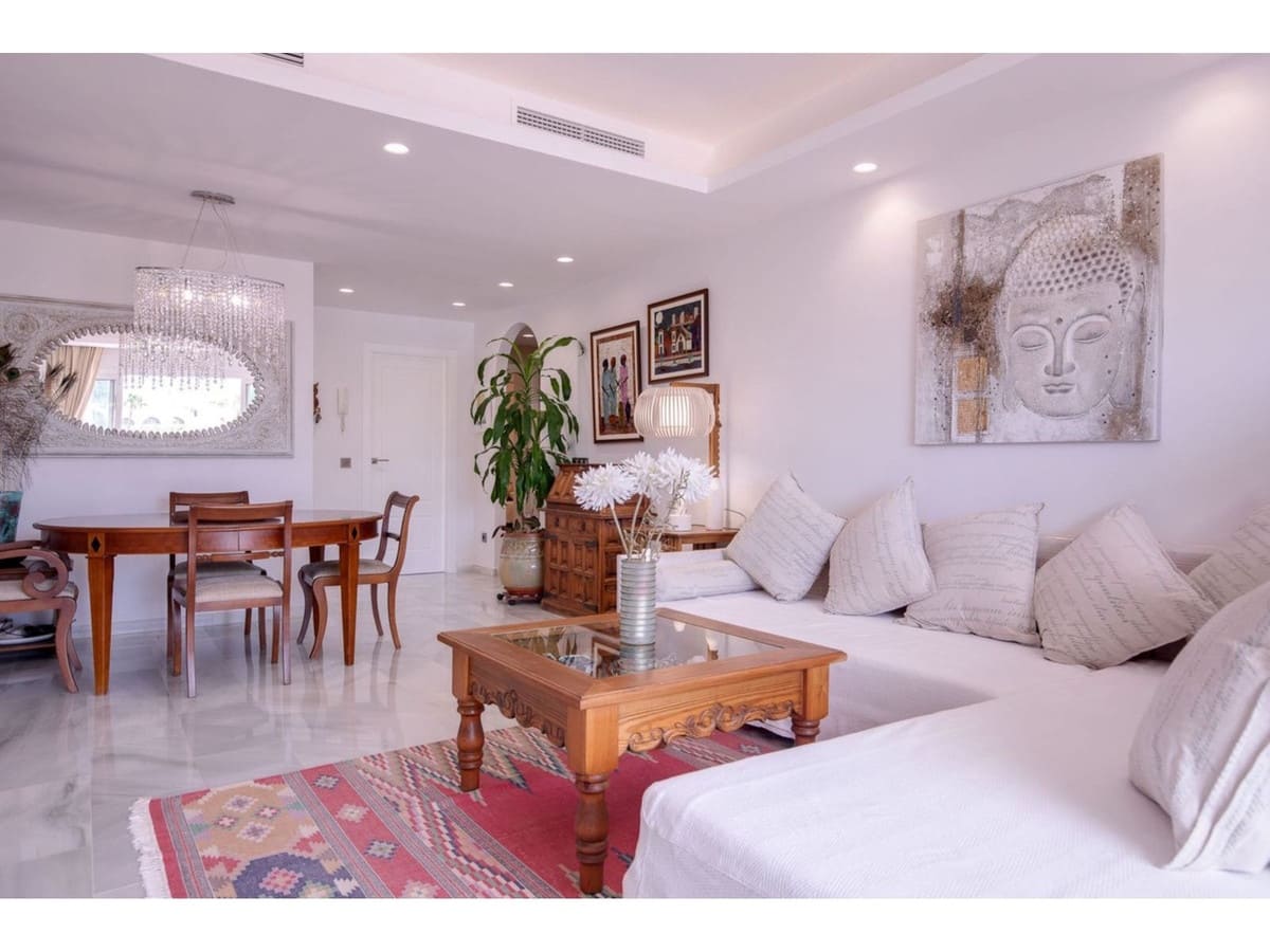 2 bedroom Apartment for sale in Marbella with pool - € 885,000 (Ref: 7853122)