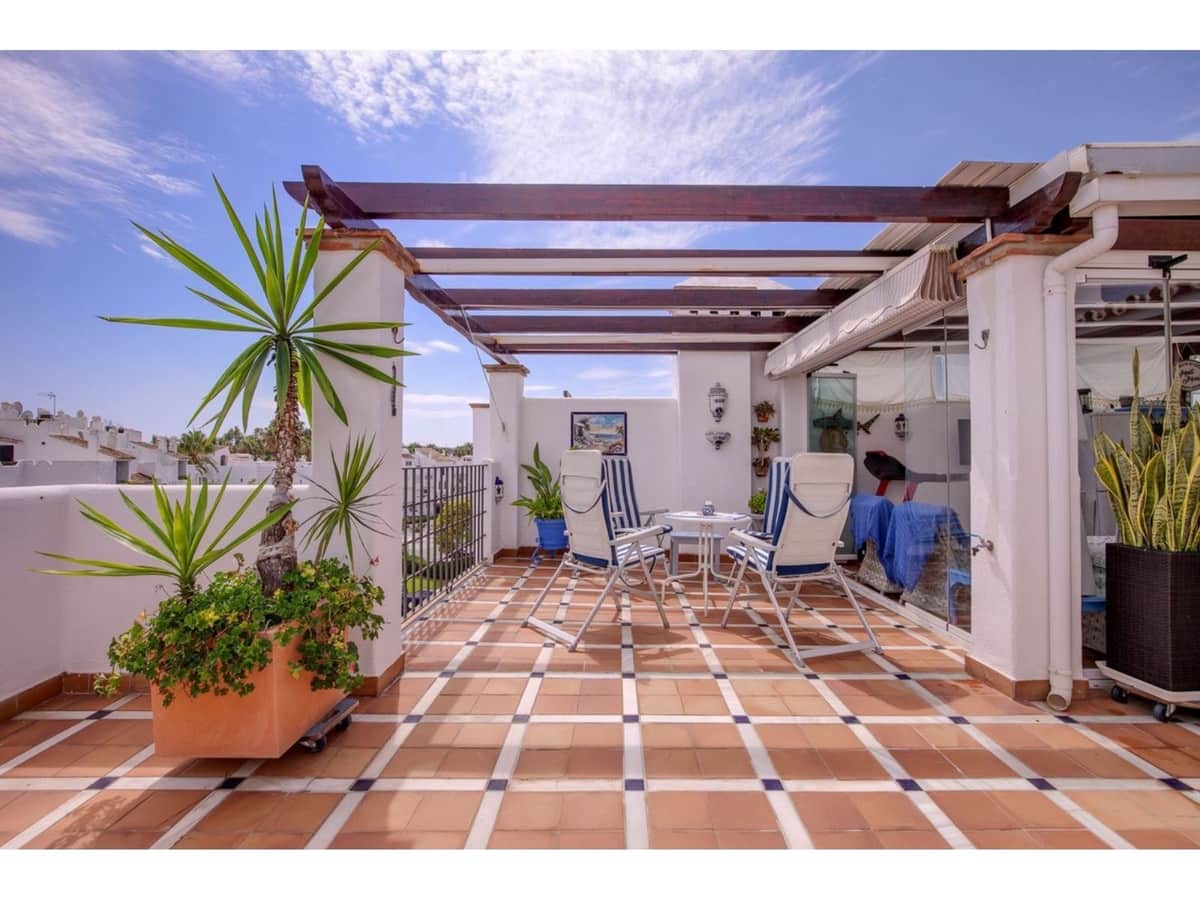 2 bedroom Apartment for sale in Marbella with pool - € 885,000 (Ref: 7853122)