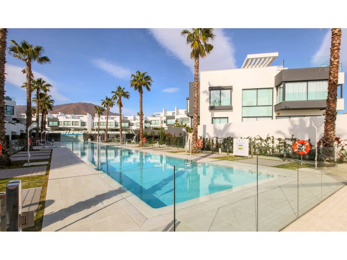 3 soveværelse Byhus til salg i Estepona med swimmingpool - € 3.650.000 (Ref: 7858152)