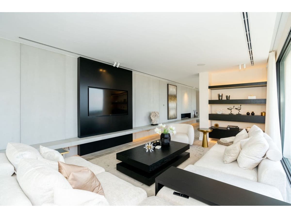 7 bedroom Villa for sale in Benahavis with pool - € 4,200,000 (Ref: 7860554)