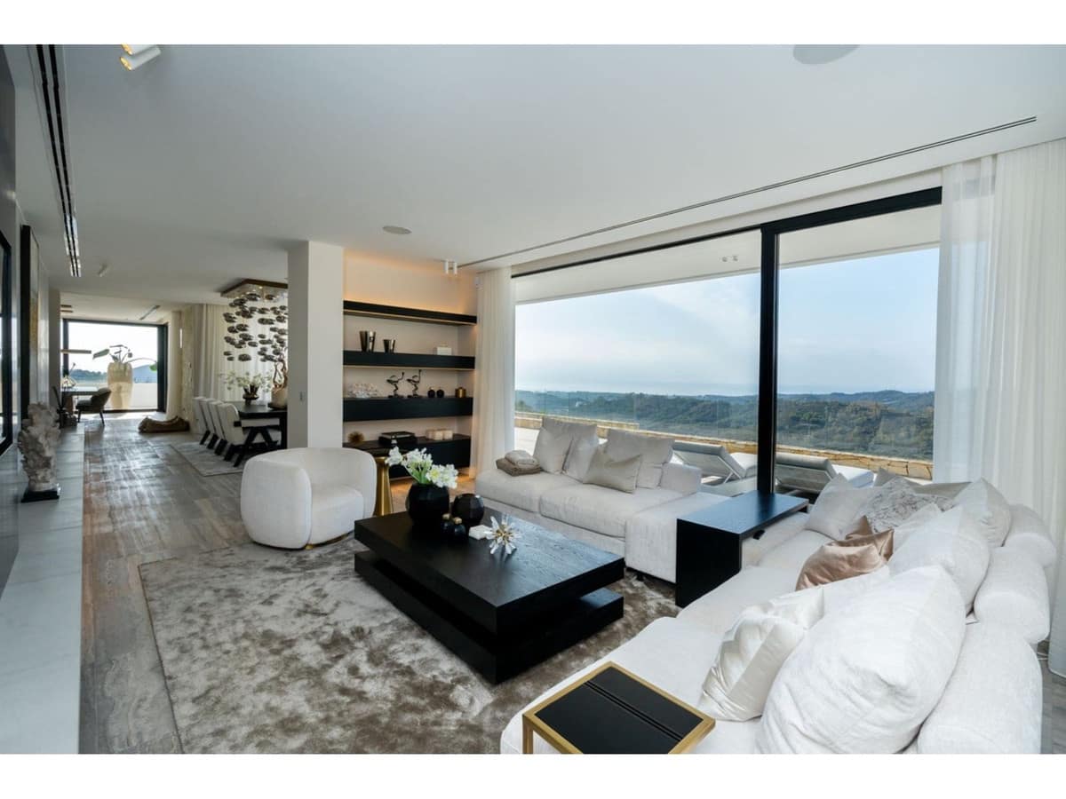 7 bedroom Villa for sale in Benahavis with pool - € 4,200,000 (Ref: 7860554)