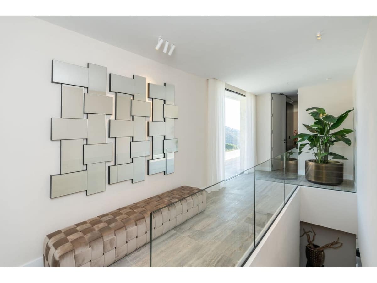 7 bedroom Villa for sale in Benahavis with pool - € 4,200,000 (Ref: 7860554)