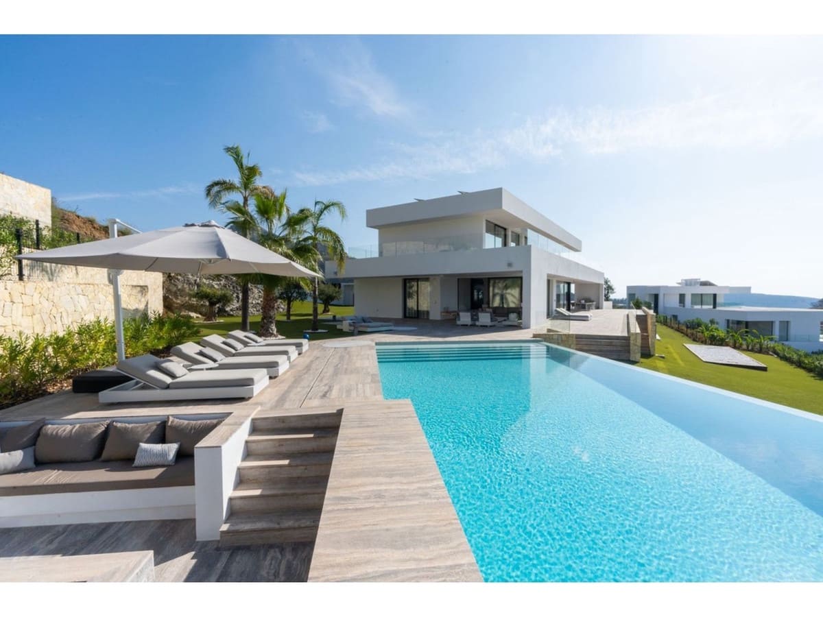 7 bedroom Villa for sale in Benahavis with pool - € 4,200,000 (Ref: 7860554)