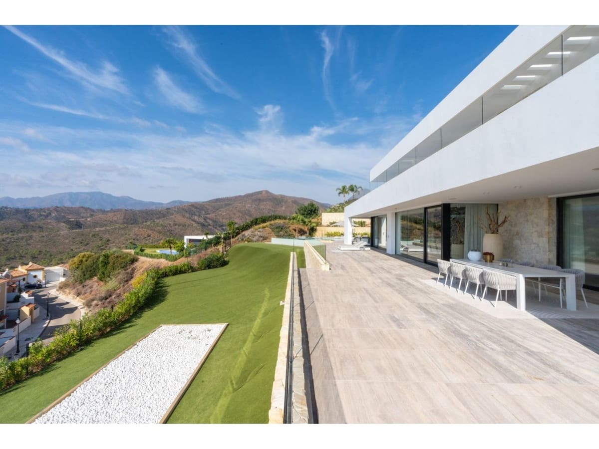 7 bedroom Villa for sale in Benahavis with pool - € 4,200,000 (Ref: 7860554)