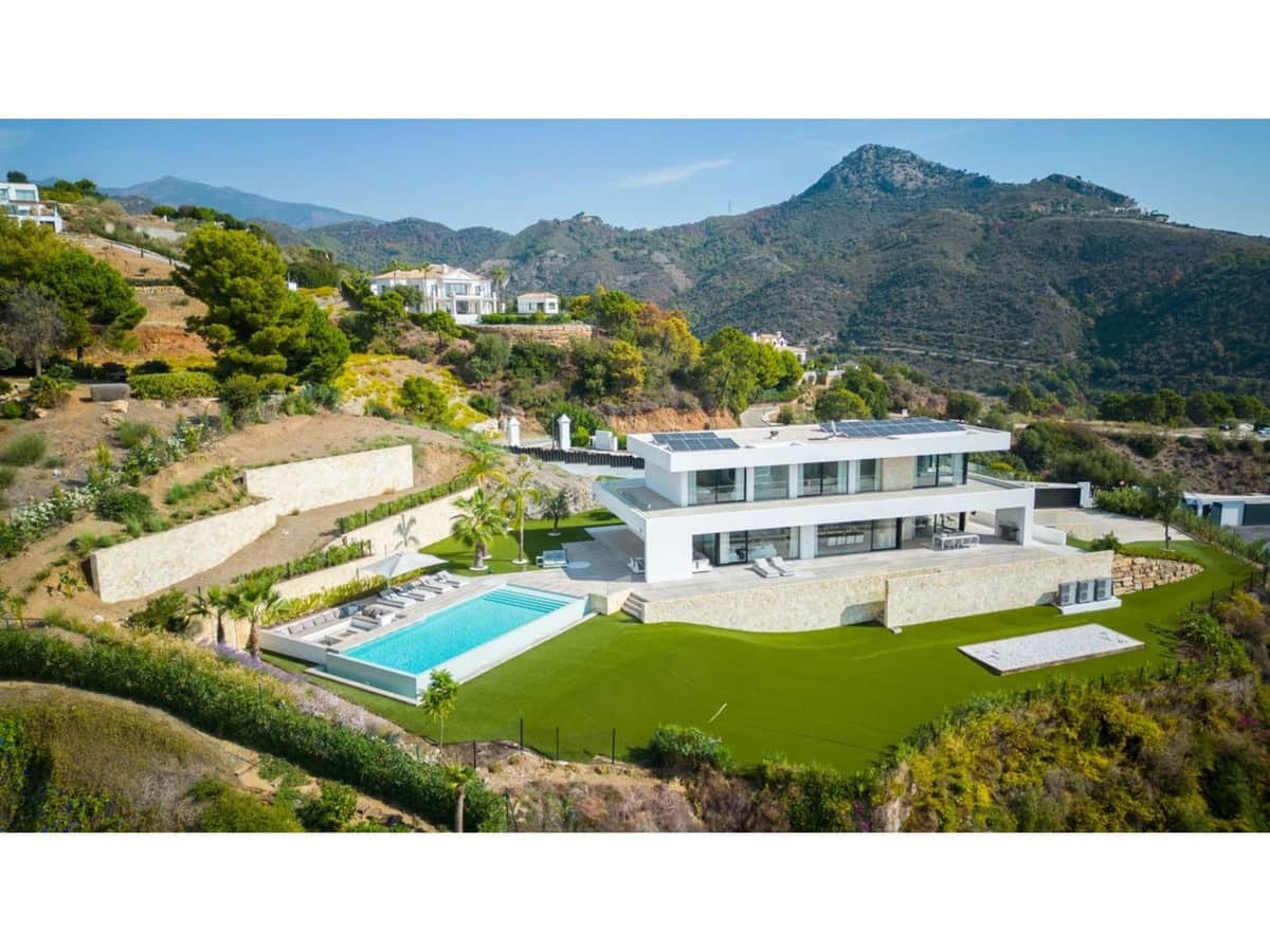 7 bedroom Villa for sale in Benahavis with pool - € 4,200,000 (Ref: 7860554)