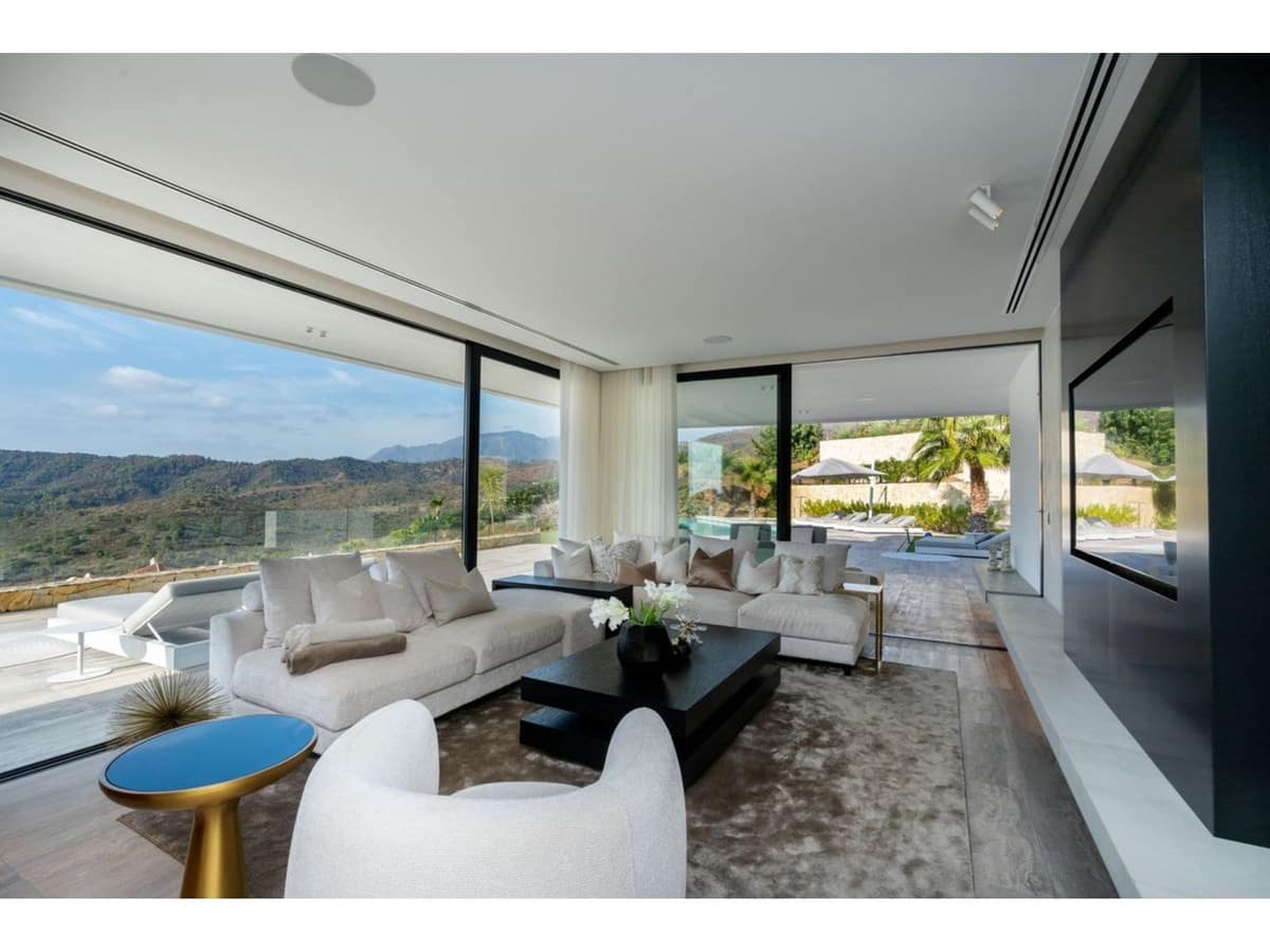 7 bedroom Villa for sale in Benahavis with pool - € 4,200,000 (Ref: 7860554)